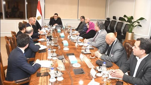 لقاء وزير الإسكان