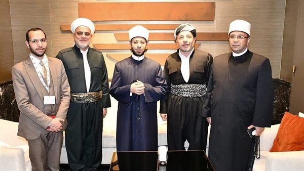 وزير الأوقاف يلتقي