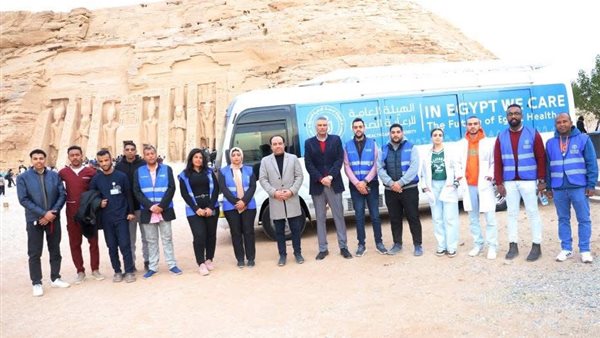 محافظ أسوان خلال