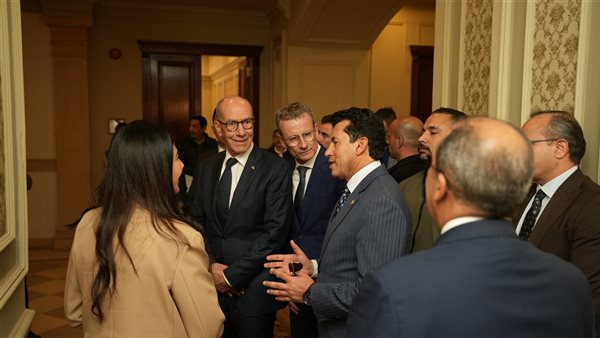 وزير الشباب والرياضة