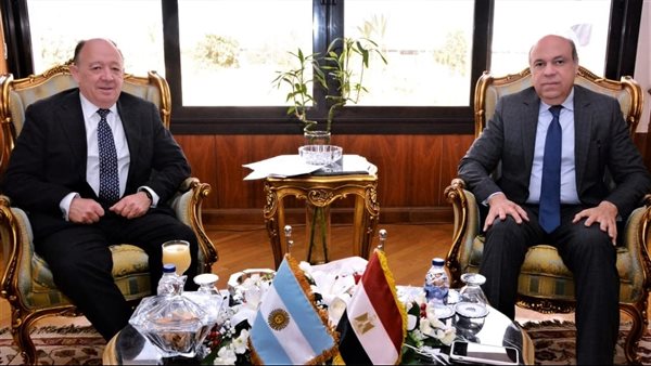 وزير الطيران  خلال