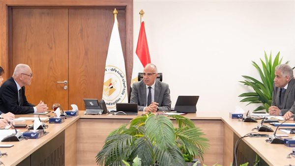 لقاء وزير الري