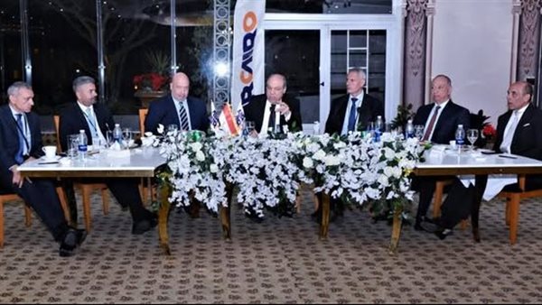 اجتماع وزير الطيران