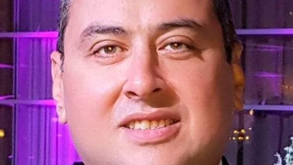  الكاتب والروائي