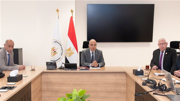 لقاء وزير الري