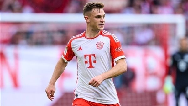   لاعب الوسط  جوشوا