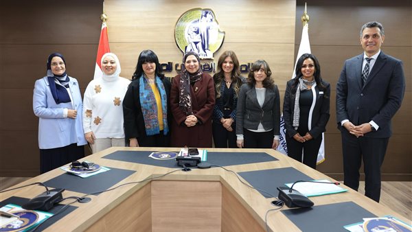  لجنة التعليم بالمجلس