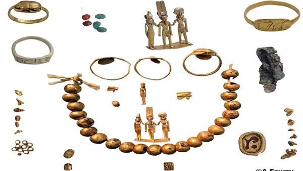 الخواتم التمائم والحلي