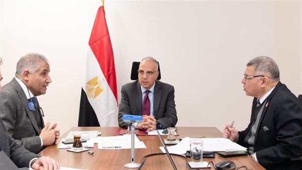 اجتماع وزير الري