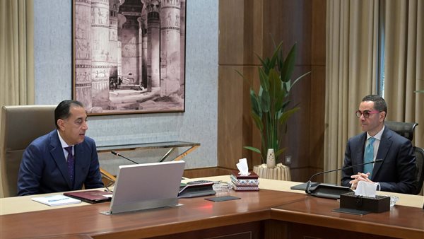 رئيس الوزراء ـ وزير