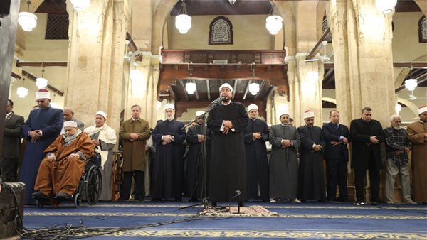 صلاة العشاء بالجامع