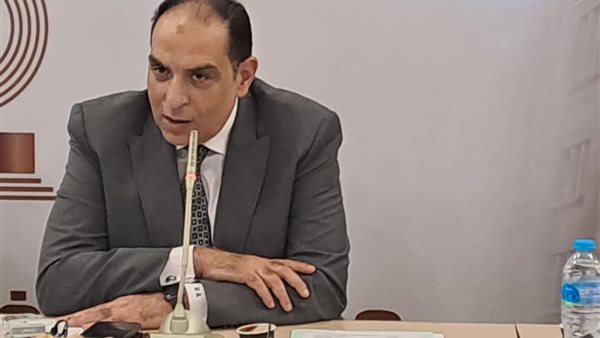  رئيس لجنة الجمارك