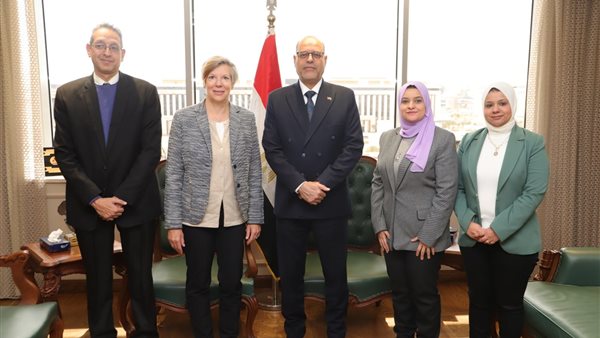 وزير العمل ـ وفد