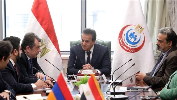 اجتماع وزير الصحة