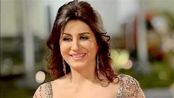 الفنانة وفاء عامر