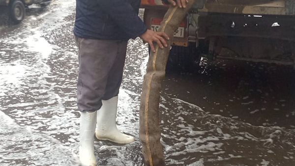 أعمال رفع مياه الأمطار