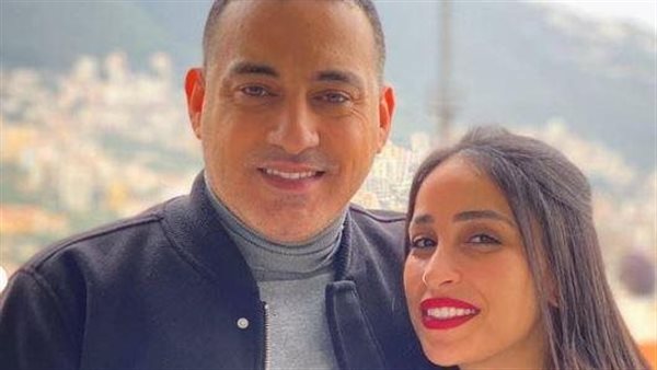 الفنان دياب وزوجتة