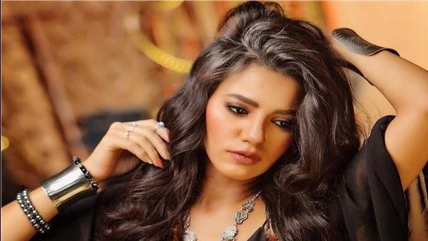 المطربة سمية درويش