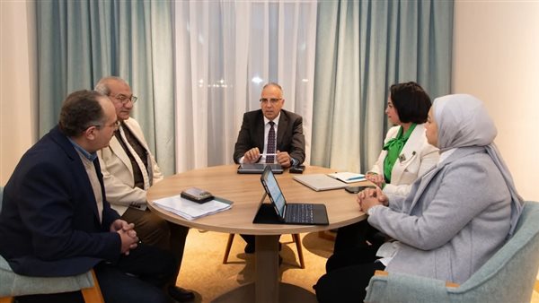 اجتماع وزير الري