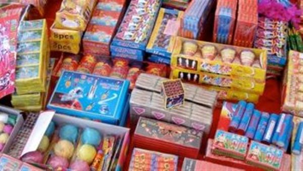 الأمن يكشف ملابسات فيديو إلقاء ألعاب نارية داخل سيارة بالإسكندرية