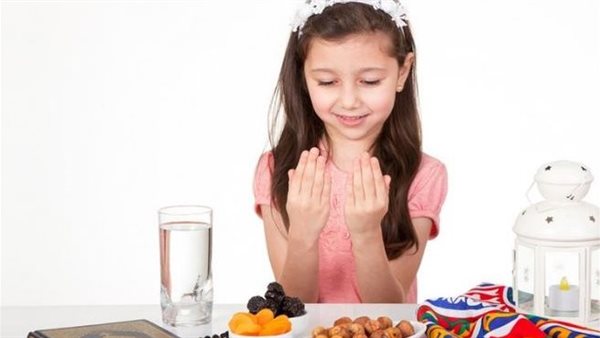 طرق لتشجيع طفلك صيام