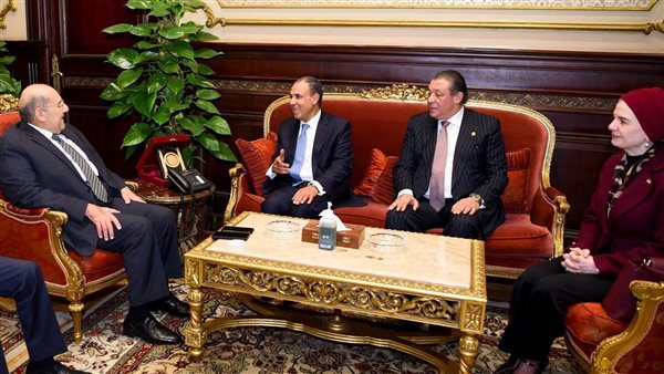 بدر عبد العاطي ورئيس