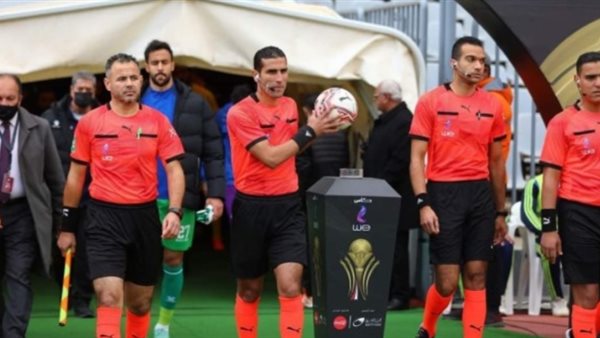 طاقم تحكيم مصري يدير