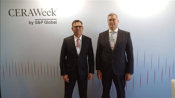 وزير البترول خلال