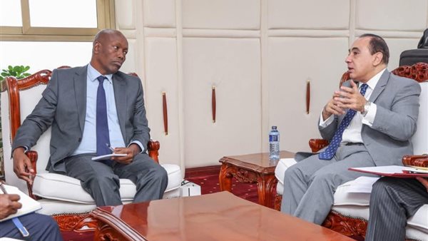 لقاء السفير المصري