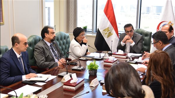 اجتماع وزير الصحة