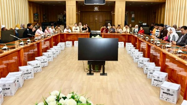 جانب من لقاء محافظ