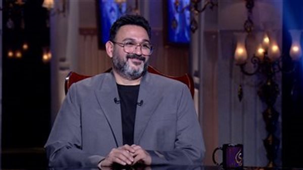 أكرم حسني في برنامج