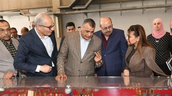 جولة وزير الإنتاج