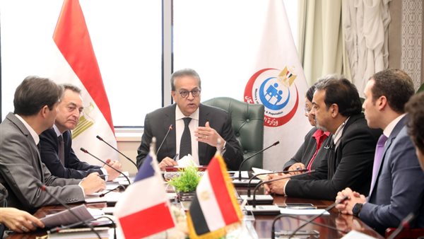 وزير الصحة ـ السفير