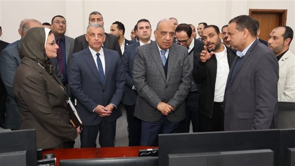 وزير الكهرباء ومحافظ