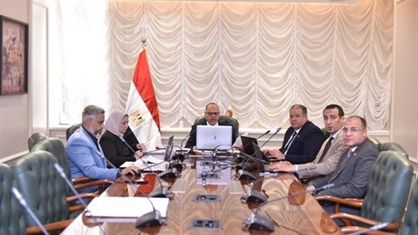 وزير العمل يشهد وقائع