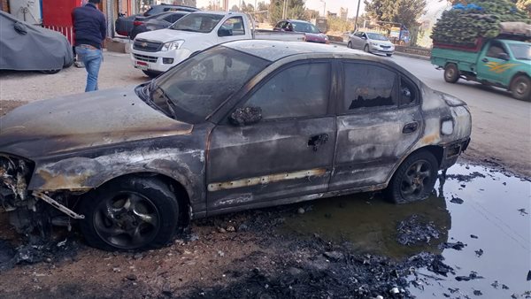 سيارة متفحمة من الحريق