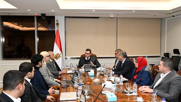 وزير الاسكان والمجتمعات