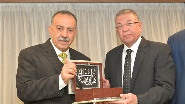 تكريم محافظ أسيوط