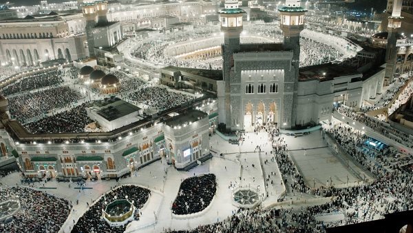 حركة المعتمرين والزوار