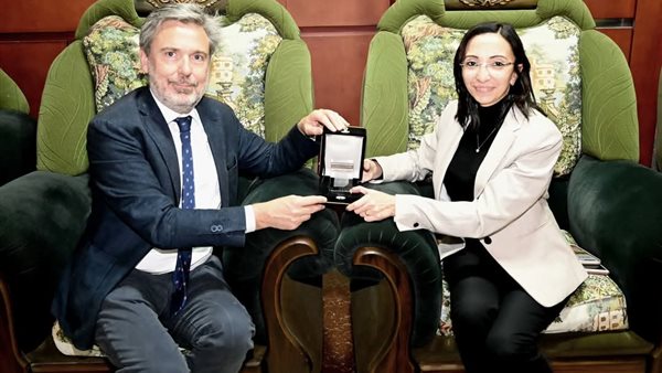 محافظ البحيرة والسفير