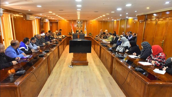 اجتماع محافظ أسيوط