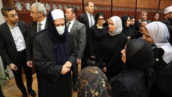 شيخ الأزهر يؤدي واجب