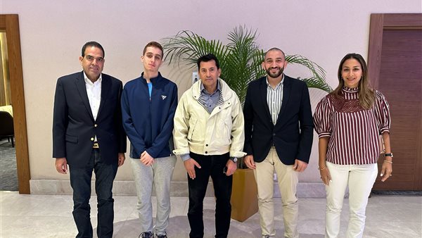 وزير الرياضة ـ لاعب