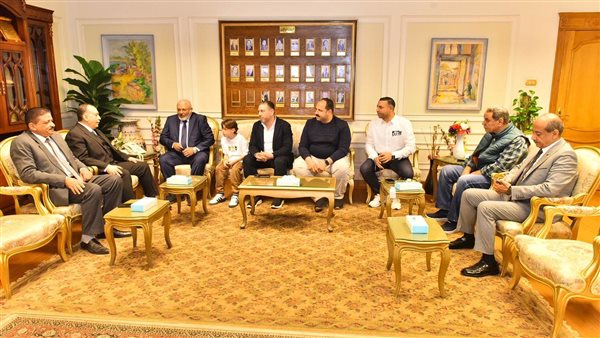 لقاء محافظ أسيوط