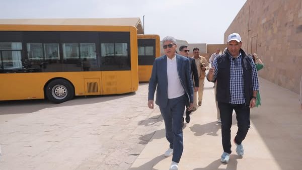 وزير السياحة والاثار