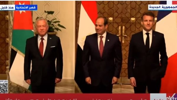 السيسي وماكرون والعاهل