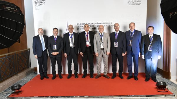 أحمد عكاوي رئيس جامعة