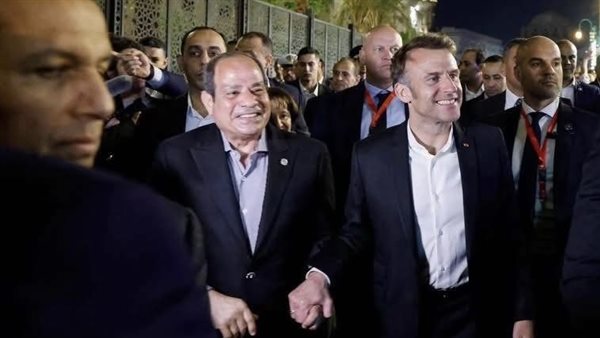 الرئيس وماكرون