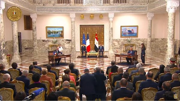 الرئيس السيسي وماكرون